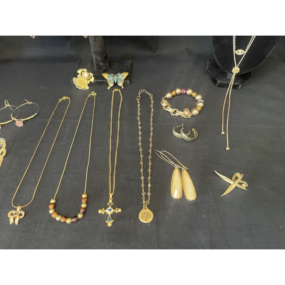 Vintage To Now Gold tone Jewelry Lot Necklace Bracelet Earrings Brooch - Picture 2 of 11